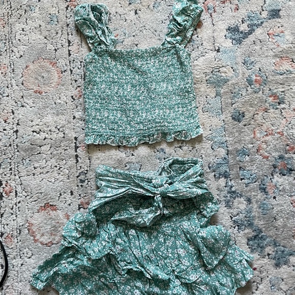 2 piece top and skirt - Picture 3 of 4